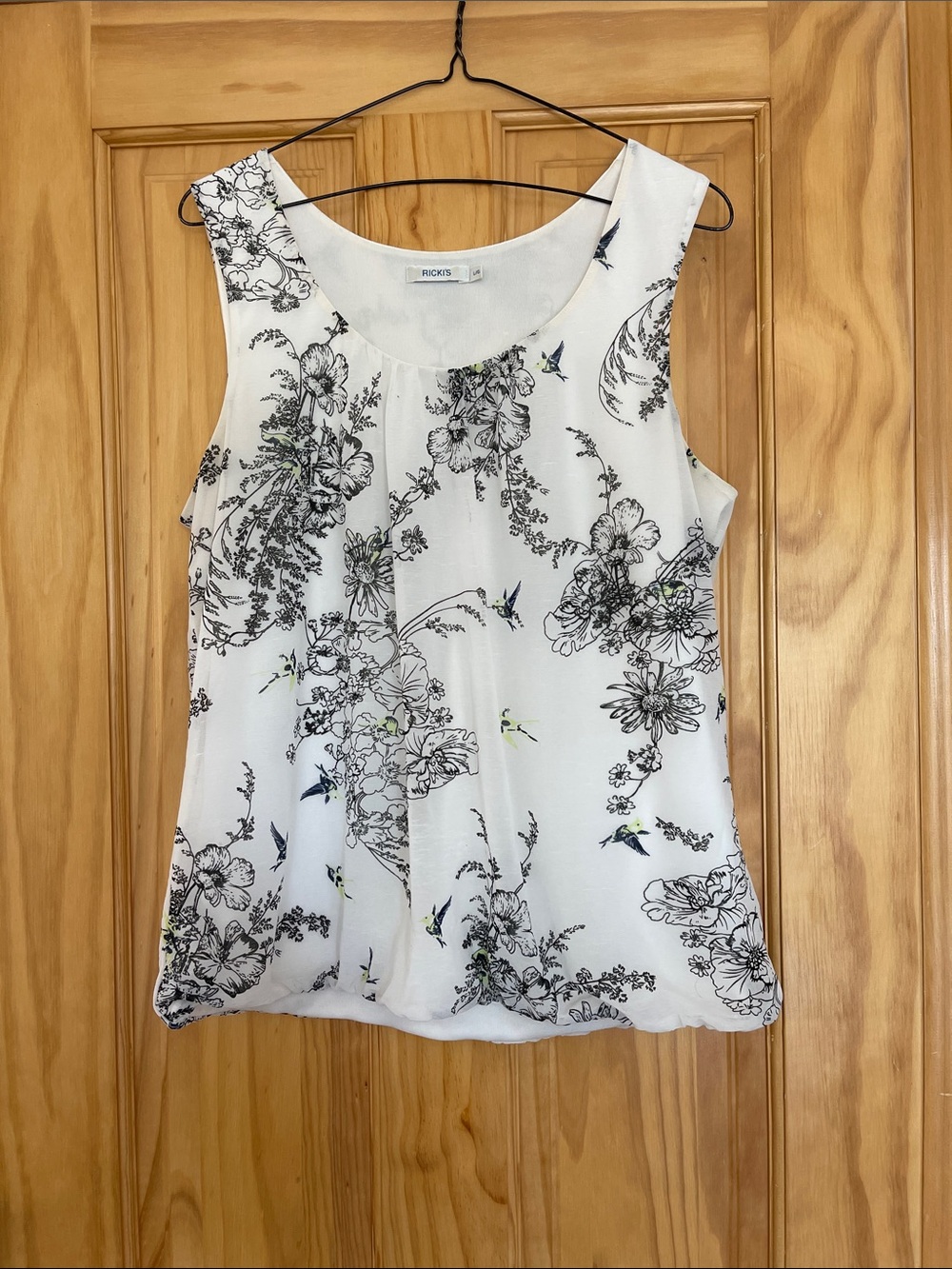 Ricki's White Floral & Navy Accent Sleeveless Scoop Neck Top